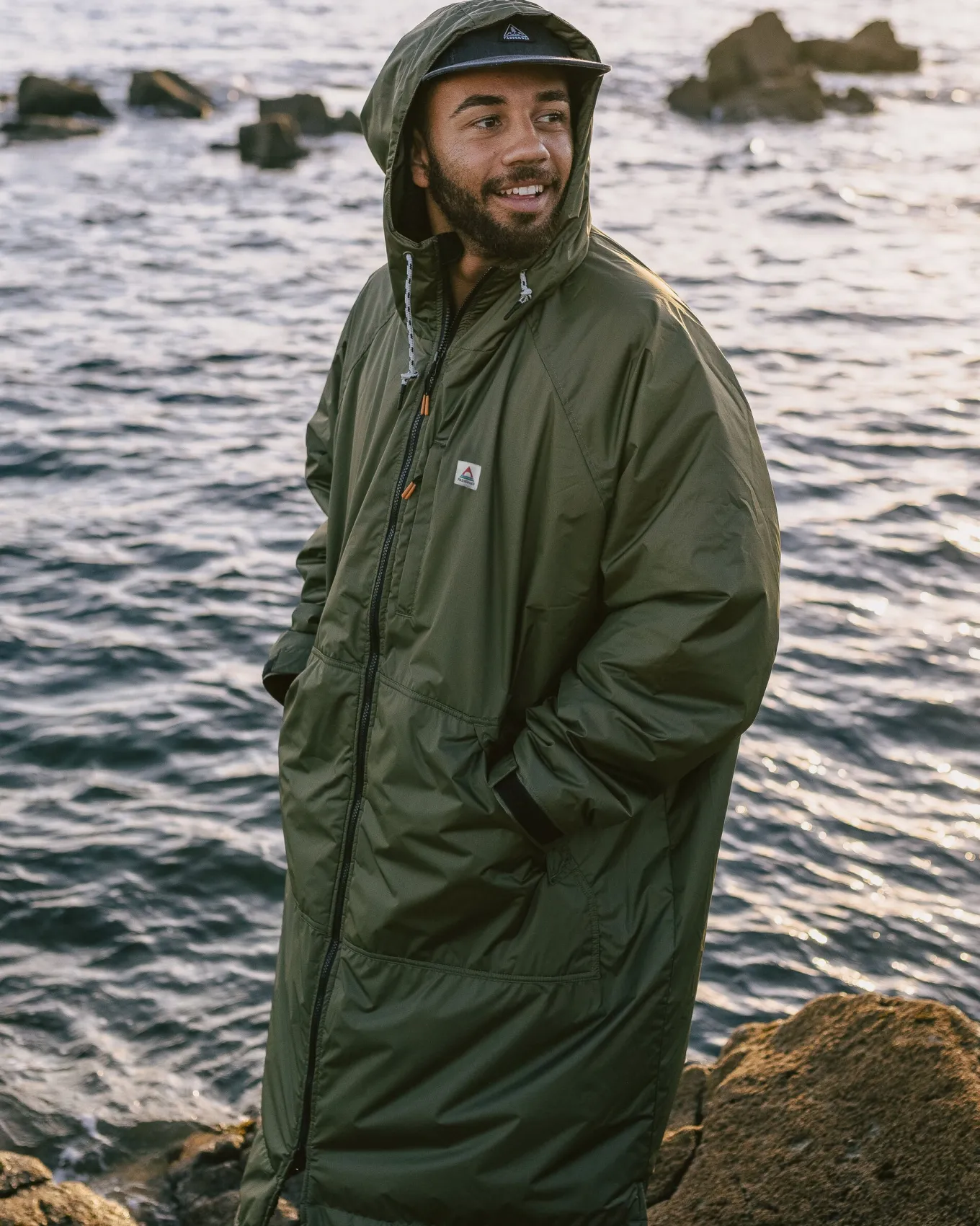 Waves Recycelter Sherpa Gefütterter Surf-Poncho - Khaki