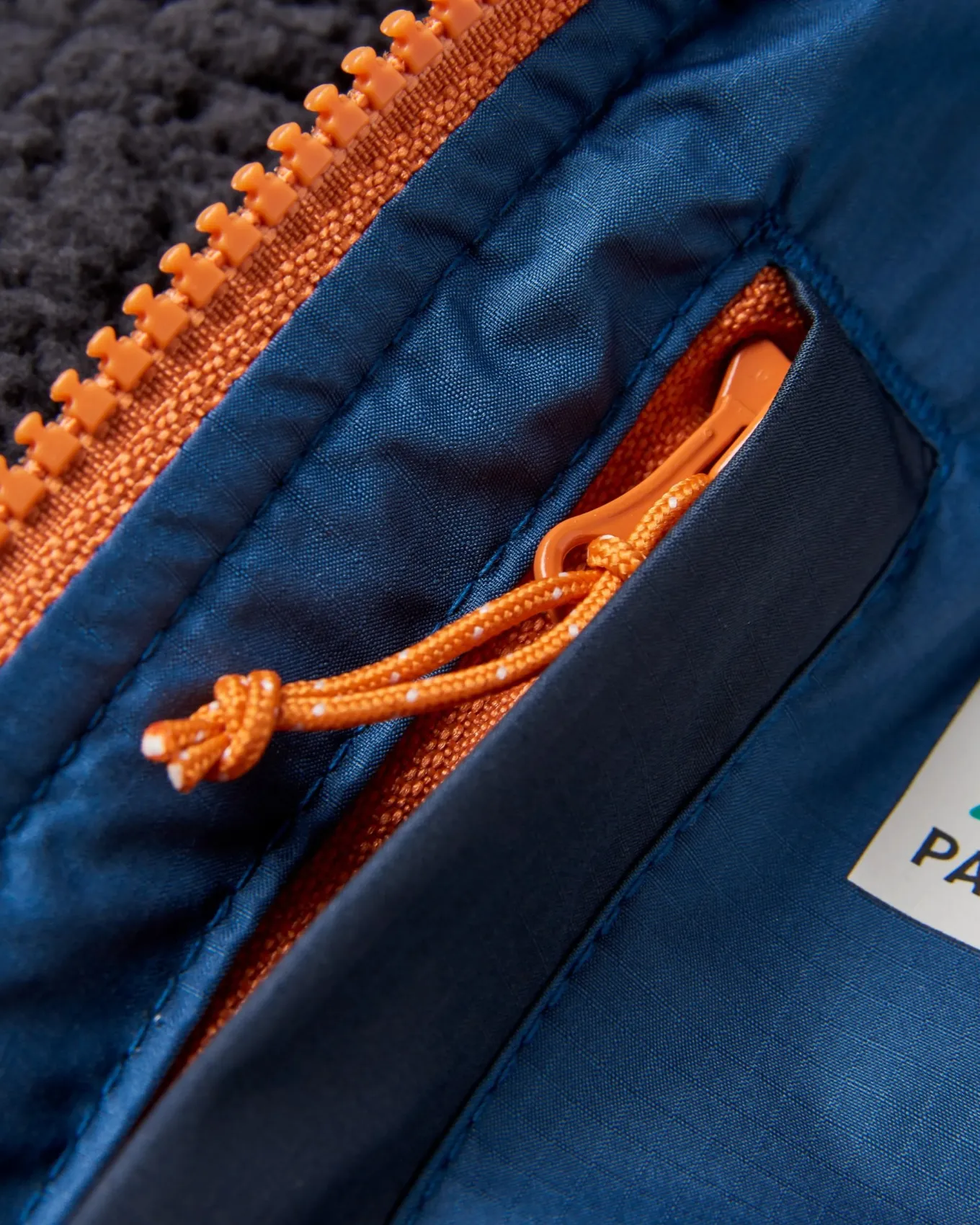 Waves Recycelter Sherpa Gefütterter Surf-Poncho - Dunkles Denim/ Tiefes Marineblau