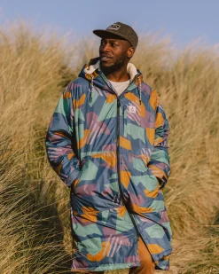 Waves Recycelter Sherpa Gefütterter Surf Poncho - Tiefblaues Camo