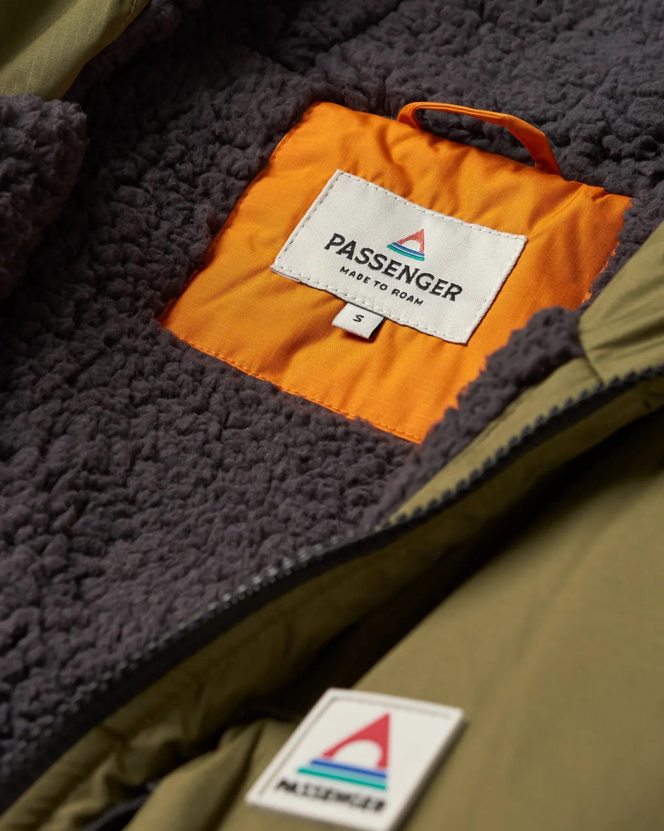 Waves Recycelter Sherpa Gefütterter Surf-Poncho - Khaki