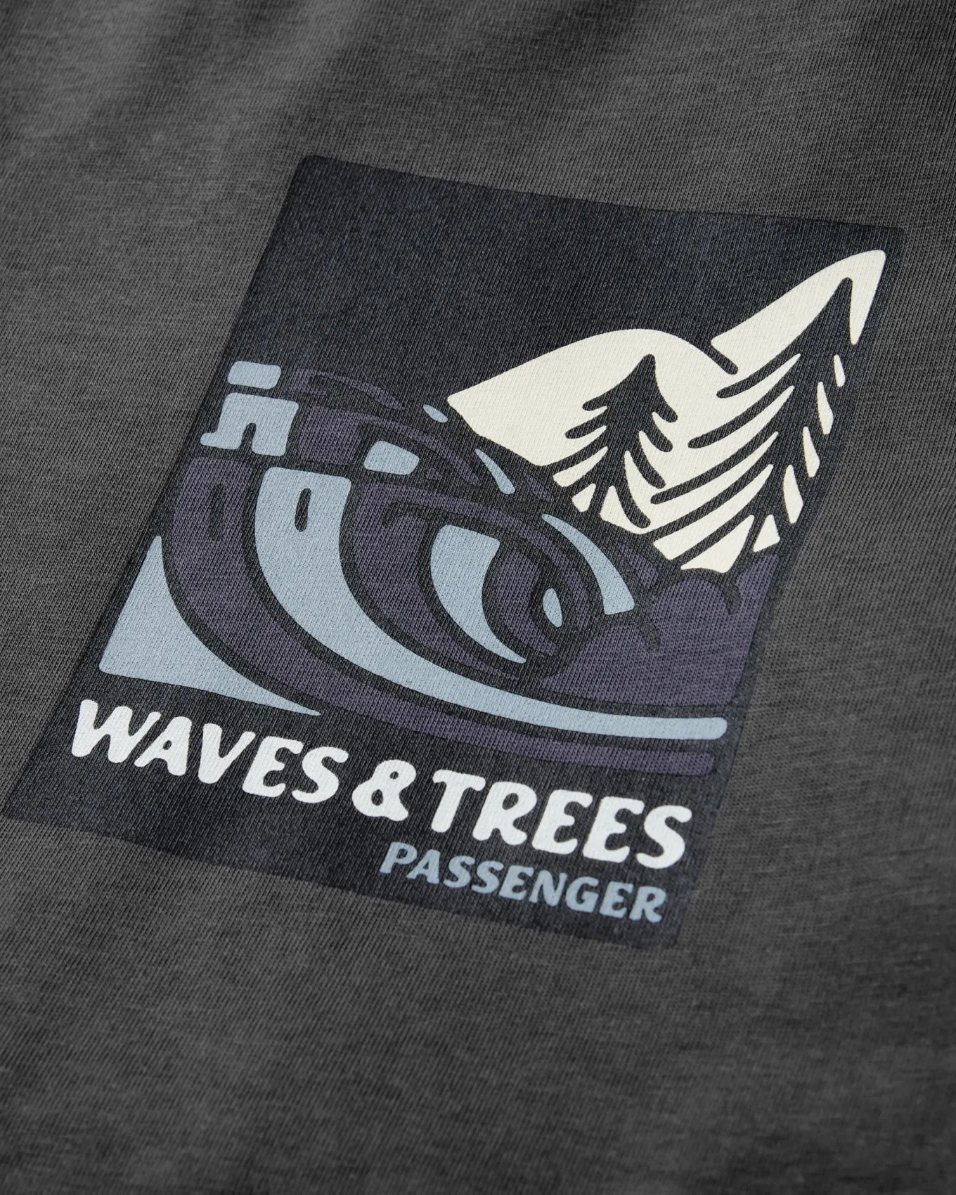 Waves u0026 Trees Bio-Baumwoll-T-Shirt - Holzkohle