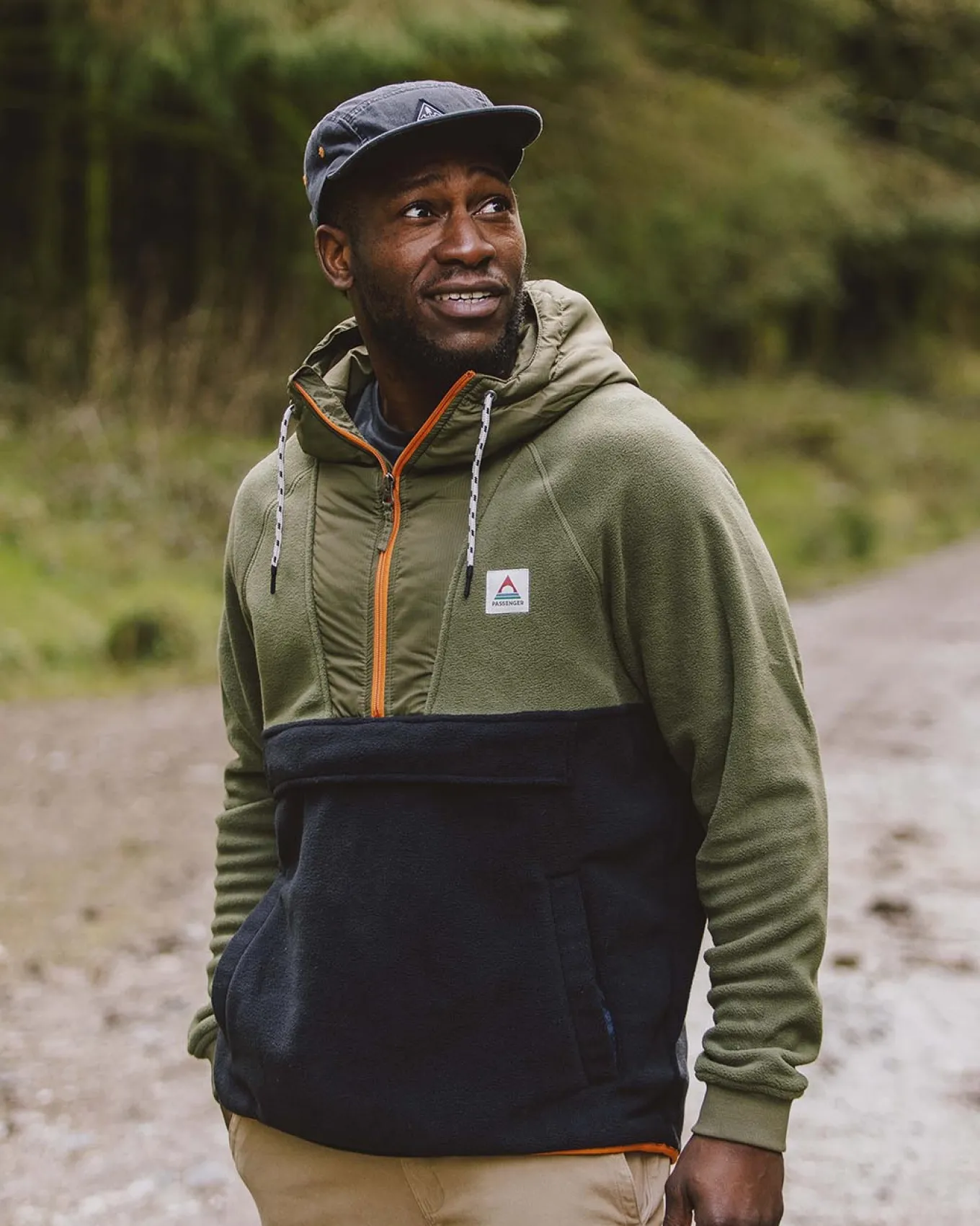 Woodland Kapuzenpullover mit 1/2 Reißverschluss aus recyceltem Polarfleece - Echtes Schwarz/ Khaki