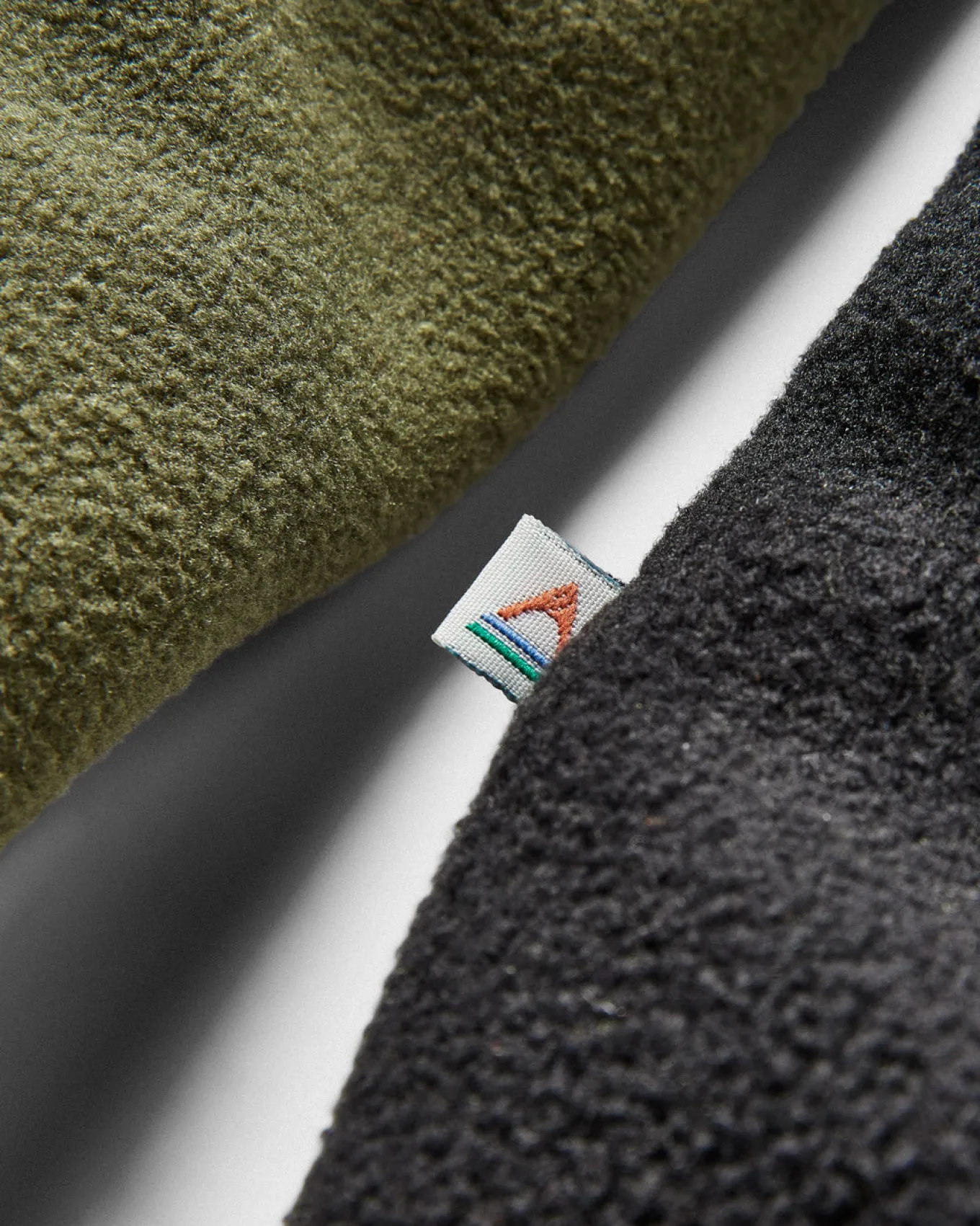 Woodland Kapuzenpullover mit 1/2 Reißverschluss aus recyceltem Polarfleece - Echtes Schwarz/ Khaki