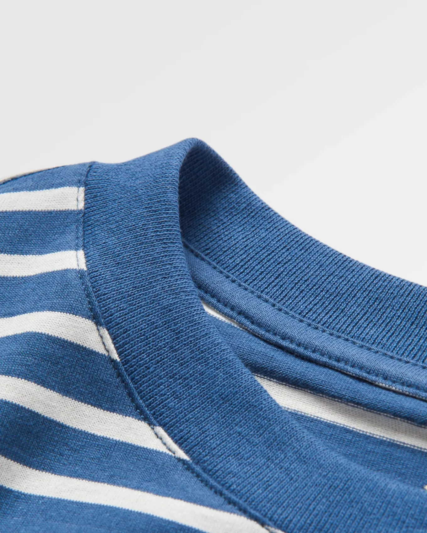 Zen Recyceltes T-Shirt mit Lockerer Passform - Dunkles Denim / Birkenstreifen